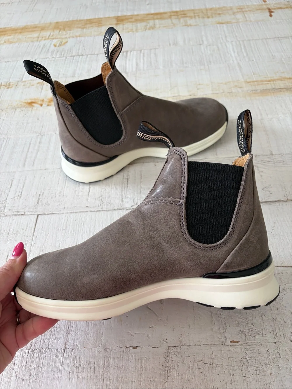 Blundstone Chelsea Sneaker Boots NWOT Big Kids size 3 Leather Pull On Dark Taupe